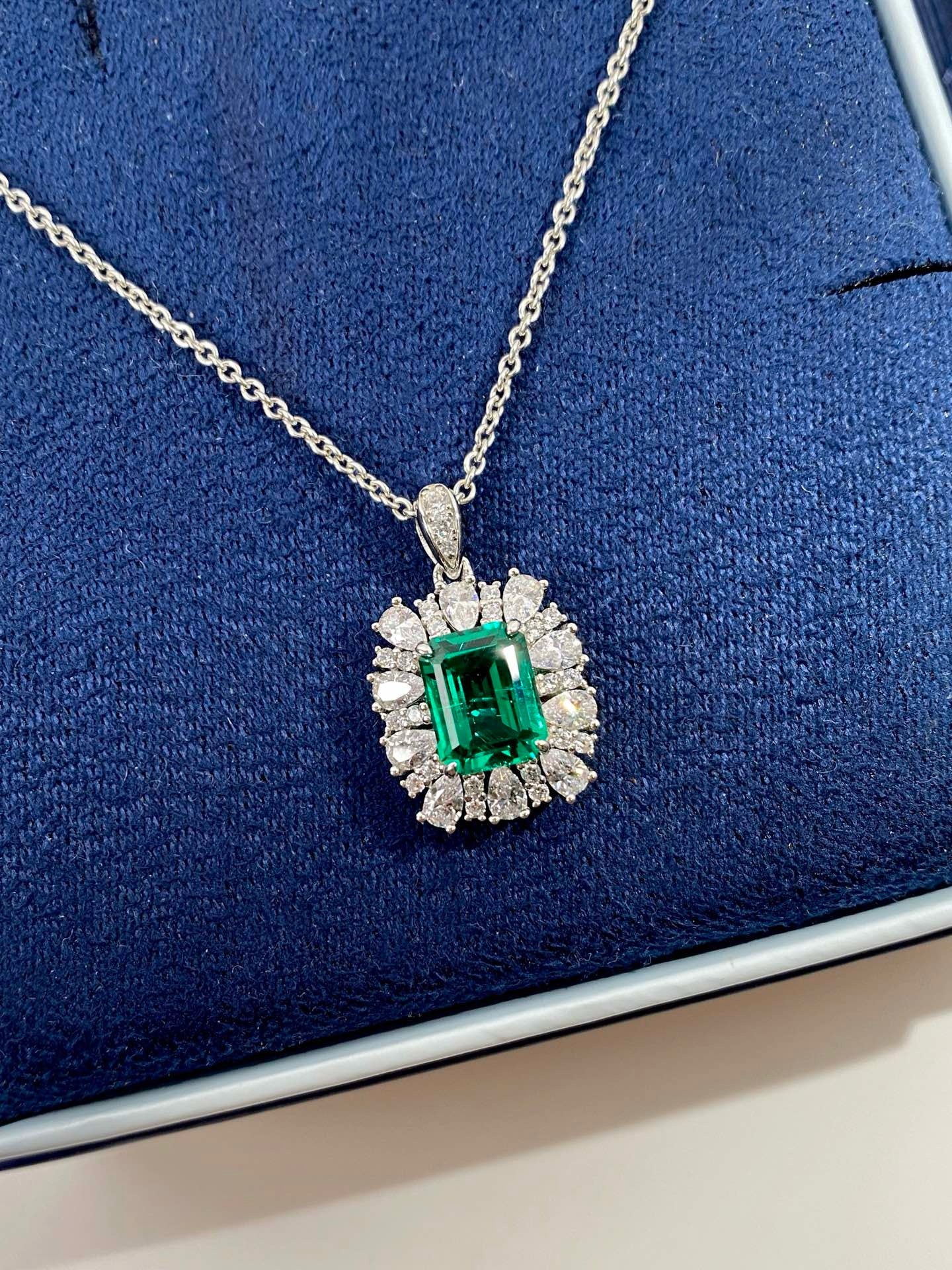 2.2ct Emerald Oasis Diamond Pendant, Earrings Set